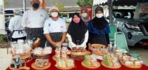 รถโมบายมหาวิทยาลัยสวนดุสิต ศูนย์การศึกษา ตรัง ร่วมจำหน่ายสินค้าในงาน “ย้อนวันวานเมืองเก่า ห้วยยอด “