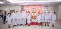 มหาวิทยาลัยสวนดุสิต ถวายพานดอกไม้ และลงนามถวายพระพรสมเด็จพระเจ้าลูกเธอ เจ้าฟ้าพัชรกิติยาภา นเรนทิราเทพยวดี กรมหลวงราชสาริณีสิริพัชร มหาวัชรราชธิดา