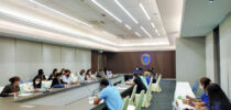 การประชุมเตรียมความพร้อมในการต้อนรับ วางแผนการดูแลและจัดกิจกรรมต่างๆ โครงการเรียนรู้นอกห้องเรียน ค่ายสานสัมพันธ์นักศึกษาโรงเรียนการเรือน และโครงการแลกเปลี่ยนวัฒนธรรม ดนตรี และศิลปะ ไทย-จีน
