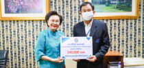 ดร.มลิวัลย์ ธรรมแสง มอบทุนการศึกษา 100,000 บาท เพื่อสมทบทุนการศึกษาให้แก่นักศึกษา มหาวิทยาลัยสวนดุสิต