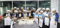 สาขาวิชาเทคโนโลยีการประกอบอาหารและการบริการ มหาวิทยาลัยสวนดุสิต วิทยาเขตสุพรรณบุรี จัดอบรมแปรรูปผลิตลูกชิ้นสมหวัง เสริมเห็ดนางฟ้าภูฐาน