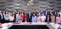 โรงเรียนการท่องเที่ยวและการบริการ จัดกิจกรรม “จิบกาแฟ แลสิ่งศักดิ์สิทธิ์” ในหัวข้อ เที่ยวตามรอยพระเครื่องเบญจภาคีไปกับ รทบ. โดยวิทยากรจากโรงเรียนการท่องเที่ยวและการบริการ