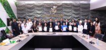 ฝ่ายสิ่งแวดล้อมและสุขาภิบาล สำนักงานเขตดุสิต เข้ามอบป้ายรับรองมาตรฐาน และตรวจประเมินสถานศึกษา ได้แก่ ครัวสวนดุสิตและโรงเรียนสาธิตละอออุทิศ