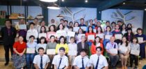 โรงเรียนการท่องเที่ยวและการบริการ จัดพิธีมอบใบประกาศนียบัตรในโครงการบัณฑิตพันธุ์ใหม่ฯ หลักสูตรการออกแบบการท่องเที่ยวนอสทัลเจียกับการจัดการท่องเที่ยวสีเขียว (Nostalgia Tourism Designed and Green Tourism management)