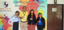 “บุคลากรมหาวิทยาลัยสวนดุสิต ศูนย์การศึกษา ตรัง ร่วมรายการ อสมท เพื่อชุมชน ประชาสัมพันธ์ งานเปิดม่านวัฒนธรรมตามรอยอาหารแดนมังกร”