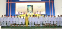 มหาวิทยาลัยสวนดุสิต วิทยาเขตสุพรรณบุรี ร่วมพิธีเจริญพระพุทธมนต์ ทำบุญตักบาตร และวางพานพุ่มดอกไม้ถวายเป็นพระราชกุศล