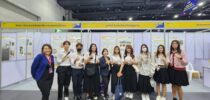 สถาบันวิจัยและพัฒนา มหาวิทยาลัยสวนดุสิต จัดแสดงผลงานวิจัยและนวัตกรรมเด่น “นวัตกรรมอาหารฟังก์ชันมูลค่าสูง : ซุปกึ่งสำเร็จรูปรสไทยสำหรับผู้สูงอายุ” ในงาน “วันนักประดิษฐ์” ประจำปี 2568