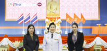 มหาวิทยาลัยสวนดุสิต วิทยาเขตสุพรรณบุรี เข้าร่วมพิธีมอบแบบลายผ้าพระราชทาน ภายใต้โครงการสร้างการรับรู้ภูมิปัญญาผ้าไทยและผ้าลายพระราชทาน