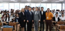 คณะมนุษยศาสตร์และสังคมศาสตร์ จัดกิจกรรมปฐมนิเทศนักศึกษาก่อนเข้ารับการฝึกประสบการณ์วิชาชีพ ในหัวข้อ “Power Up Your Presence: บุคลิกแบบมืออาชีพที่ใครก็อยากร่วมงานด้วย” โครงการมนุษยศาสตร์สู่ความก้าวหน้าทางวิชาการและวิชาชีพ HUSO to the Academic and Career Advancement