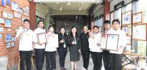 สาขาวิชาเทคโนโลยีการประกอบอาหารและการบริการ โรงเรียนการเรือน มหาวิทยาลัยสวนดุสิต วิทยาเขตสุพรรณบุรี นำนักศึกษาที่เข้าร่วมการแข่งขันและได้รับรางวัลจากการแข่งขันรายการ “THAILAND ULTIMATE CHEF CHALLENGE 2025”