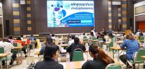 “จังหวัดตรัง จัดอบรมหลักสูตรสุขาภิบาลสำหรับผู้สัมผัสอาหาร ดำเนินการโดย มหาวิทยาลัยสวนดุสิต ศูนย์การศึกษา ตรัง และมหาวิทยาลัยสงขลานครินทร์ วิทยาเขต ตรัง กิจกรรม ยกระดับบุคลากรท้องถิ่นให้มีศักยภาพเพื่อรองรับการท่องเที่ยวเชิงอาหารและวัฒนธรรม ภายใต้โครงการ ยกระดับการท่องเที่ยวเชิงอาหารสู่การท่องเที่ยวคุณภาพสูง : กินดีอยู่ดี ที่เมืองตรัง”