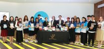 บริษัท มิตรแท้ประกันภัย จำกัด (มหาชน) มอบหนังสือด้านการจัดการและธุรกิจให้ One World Library มหาวิทยาลัยสวนดุสิต
