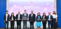 มหาวิทยาลัยสวนดุสิต เข้ารับโล่รางวัล “มหาวิทยาลัยที่มีการปรับพฤติกรรมด้านความยั่งยืนและปริมาณการคัดแยกขยะรีไซเคิลมากที่สุดจากการบันทึกข้อมูลด้วย ECOUFE Platform ในโครงการ “ECOLIFE in U” มุ่งสู่ความเป็นกลางทางคาร์บอน”