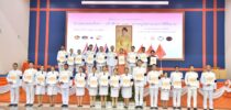 วิทยาเขตสุพรรณบุรี เป็นผู้แทนเข้าร่วมพิธีและรับมอบแบบลายผ้าพระราชทาน ปี 2569 “ลายขอสมเด็จฯ – เจ้าฟ้าฯ” และ บุปผาบรมราชินีนาถ ให้กับช่างทอผ้า กลุ่มทอผ้า ผู้ผลิตผ้า ทุกกลุ่ม ทุกเทคนิค ช่างหัตถกรรม และผู้มีส่วนเกี่ยวข้องฯ ได้นำลายผ้าพระราชทานไปเป็นต้นแบบและพัฒนาต่อยอดเพิ่มมูลค่าให้กับผลิตภัณฑ์ผ้าพื้นถิ่นและงานหัตถกรรม