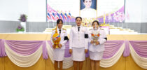มหาวิทยาลัยสวนดุสิต วิทยาเขตสุพรรณบุรี เข้าร่วมพิธีถวายเครื่องราชสักการะ วางพานพุ่ม และพิธีจุดเทียนชัยถวายพระพรชัยมงคล เนื่องในโอกาสพระราชพิธีมหามงคลเฉลิมพระชนมพรรษา 4 รอบ สมเด็จพระนางเจ้า ฯ พระบรมราชินี