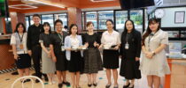 ศูนย์สนเทศแนะแนวการศึกษาและอาชีพ กองพัฒนานักศึกษา ร่วมกับสำนักวิทยบริการและเทคโนโลยีสารสนเทศ สำนักกิจการพิเศษ ครัวสวนดุสิต และสวนดุสิตโพล จัดโครงการอิ่มท้องสมองแล่น อิ่มอินเตอร์ เรียนรู้ผ่านรสชาติ หลากหลายไปด้วยกัน