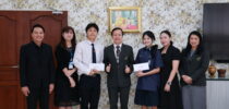 อธิการบดีมหาวิทยาลัยสวนดุสิต มอบทุนการศึกษาให้กับบุตร-ธิดาของบุคลากร